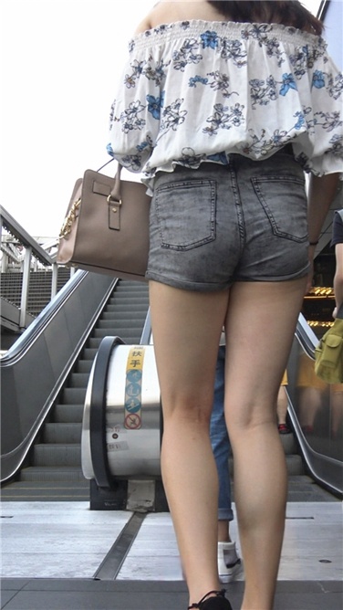 4K超清！超极品灰色热裤大美女第一季[MP4/3GB]