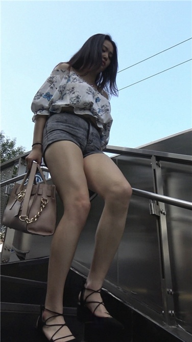 4K超清！超极品灰色热裤大美女第一季[MP4/3GB]