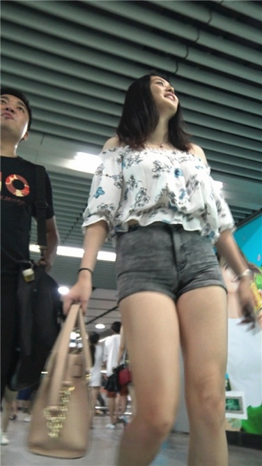 4K超清！超极品灰色热裤大美女第一季[MP4/3GB]