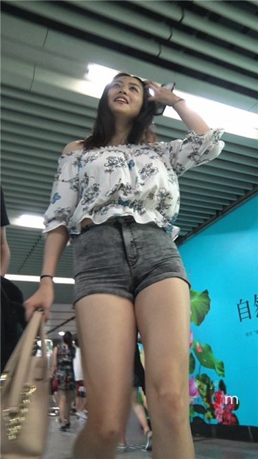 4K超清！超极品灰色热裤大美女第一季[MP4/3GB]