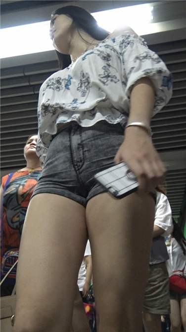 4K超清！超极品灰色热裤大美女第一季[MP4/3GB]