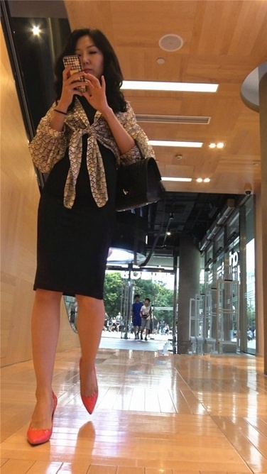 4K超清视频！熟女OL不安分的高跟鞋~[MP4/2.2GB]