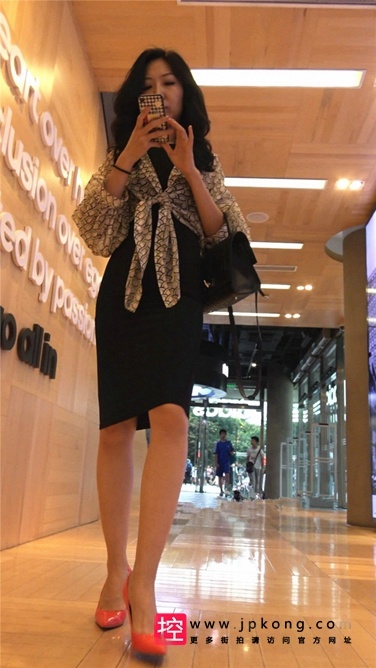 4K超清视频！熟女OL不安分的高跟鞋~[MP4/2.2GB]