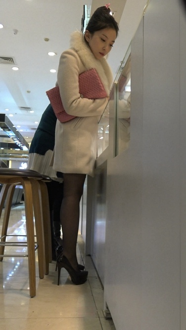 4K超清！高挑优雅的黑丝shaofu[MP4/2.5GB]