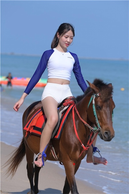 苏梅岛旅拍 海边骑马的女孩 【套图+视频】