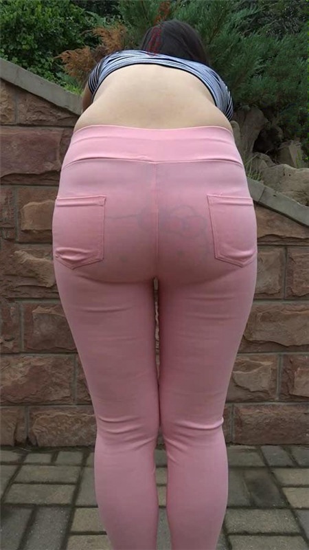 模拍粉色紧身美女[1.94G/MP4]