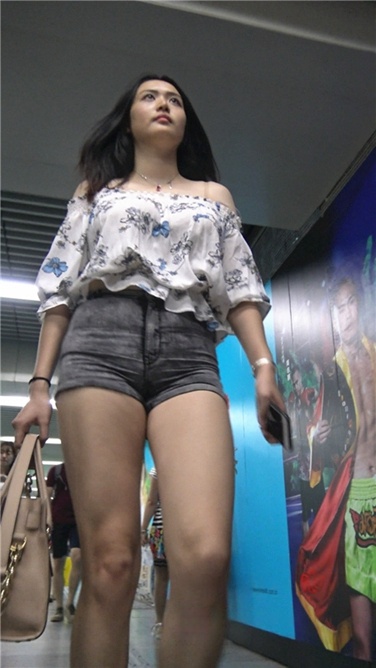 4K超清！超极品灰色热裤大美女第一季[MP4/3GB]