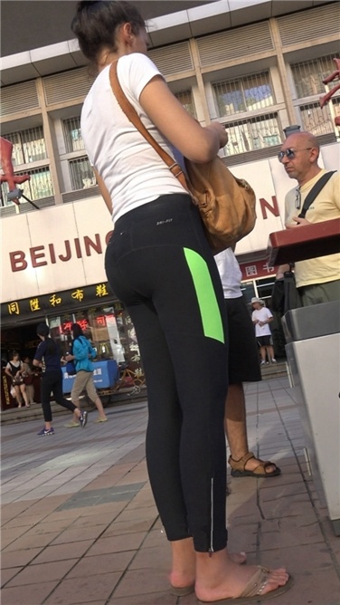 4K超清！超紧致健美裤丰臀美女[MP4/2GB]