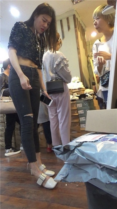 极品紧身黑牛美女[MP4/1GB]