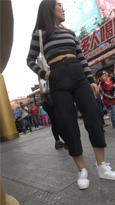 4K超清!大片!重口!霸气丰臀紧身黑裤眼镜女[MP4/3GB]