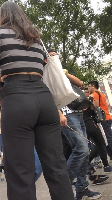 4K超清!大片!重口!霸气丰臀紧身黑裤眼镜女[MP4/3GB]