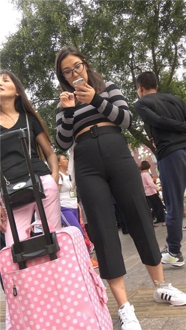 4K超清!大片!重口!霸气丰臀紧身黑裤眼镜女[MP4/3GB]