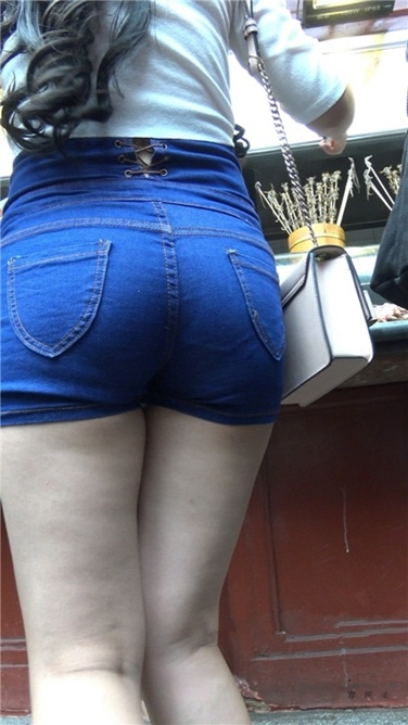 4K超清!超长大片!重口!紧牛热裤丰臀大妹子[MP4/3GB]