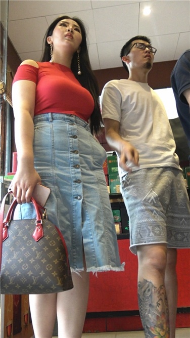 4K超清画质！xinggan红衣大胸美女[MP4/1GB]