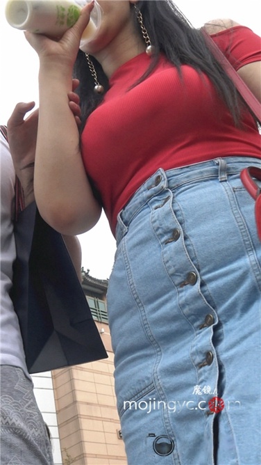 4K超清画质！xinggan红衣大胸美女[MP4/1GB]