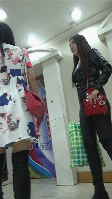 性感紧身皮裤丰臀MM. 第三季[MP4/1GB]