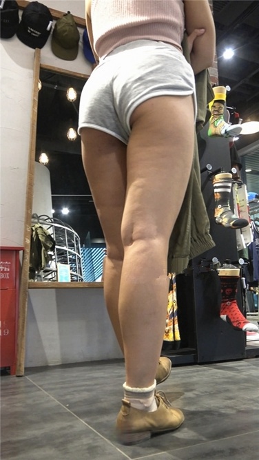 4K超清视频！随着音乐舞动的热裤丰臀MM[MP4/780MB]