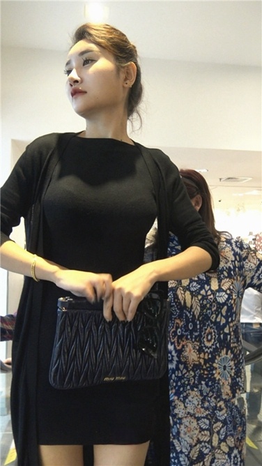 4K超清!极品大胸气质美女！[MP4/3GB]