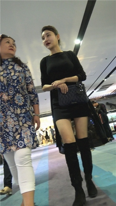 4K超清!极品大胸气质美女！[MP4/3GB]