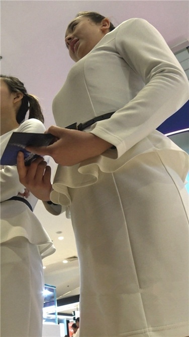 4K超清画质！商场性感肉丝美女OL[2GB/MP4]