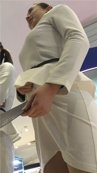 4K超清画质！商场性感肉丝美女OL[2GB/MP4]