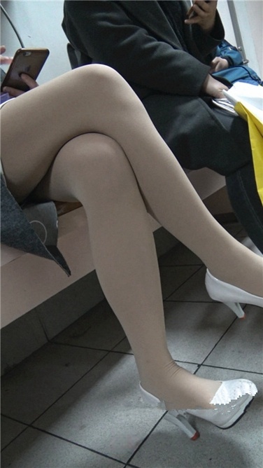 4K超清画质！商场性感肉丝美女OL[2GB/MP4]