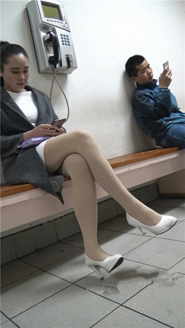 4K超清画质！商场性感肉丝美女OL[2GB/MP4]