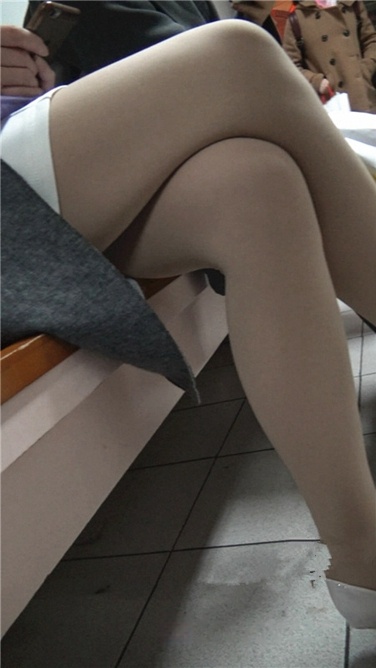 4K超清画质！商场性感肉丝美女OL[2GB/MP4]