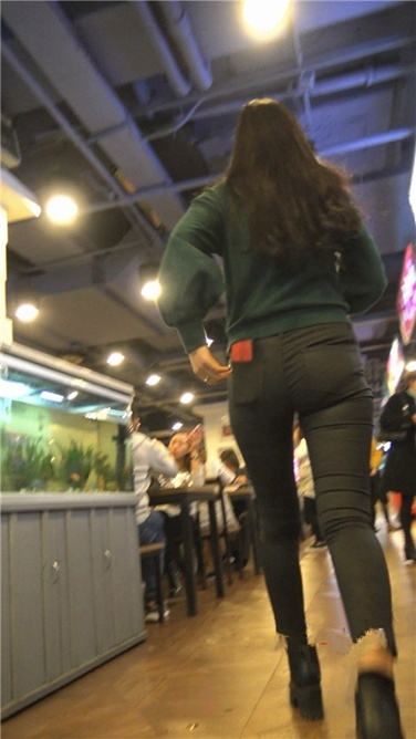 4K超清!清纯紧牛紧臀美眉第一季[MP4/1.5GB]