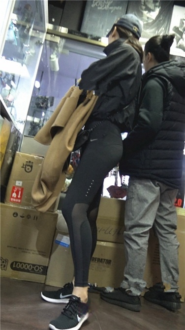 4K超清视频！身材出众气质极佳的耐克紧身裤美女第二季[2GB]