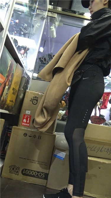 4K超清视频！身材出众气质极佳的耐克紧身裤美女第二季[2GB]