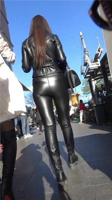 性感紧身皮裤丰臀MM. 第一季[MP4/1GB]