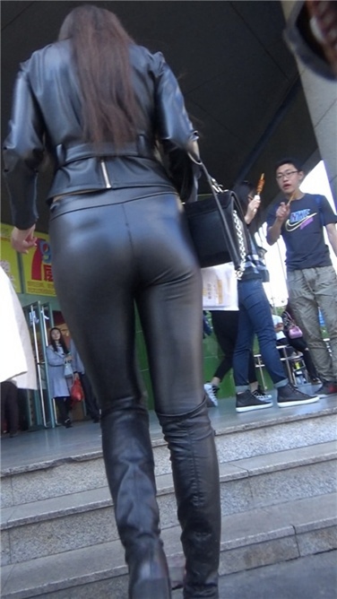 性感紧身皮裤丰臀MM. 第一季[MP4/1GB]