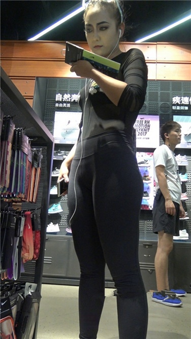 4K超清视频极！透视黑色紧身运动裤美女第一季[MP4/2GB]