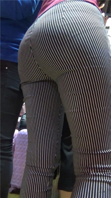 紧身条纹黑裤丰屯美女[MP4/3GB]