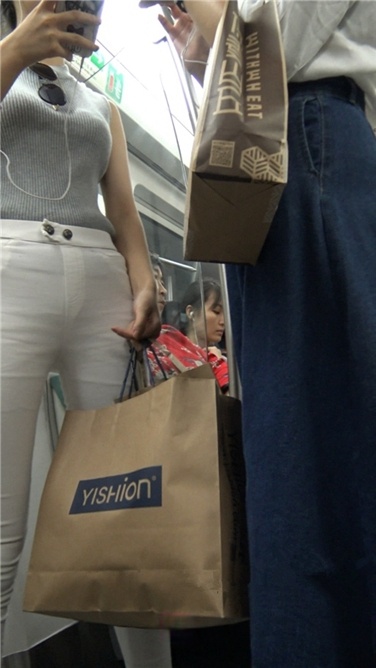 4K超清！地铁超极品白裤美臀美女第二季[MP4/4GB]