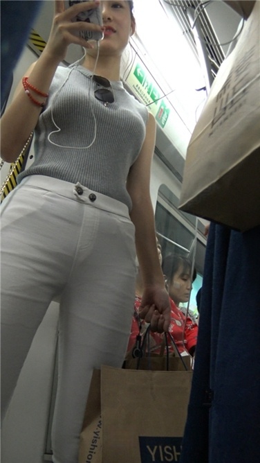 4K超清！地铁超极品白裤美臀美女第二季[MP4/4GB]