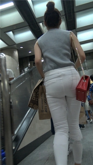 4K超清！地铁超极品白裤美臀美女第二季[MP4/4GB]