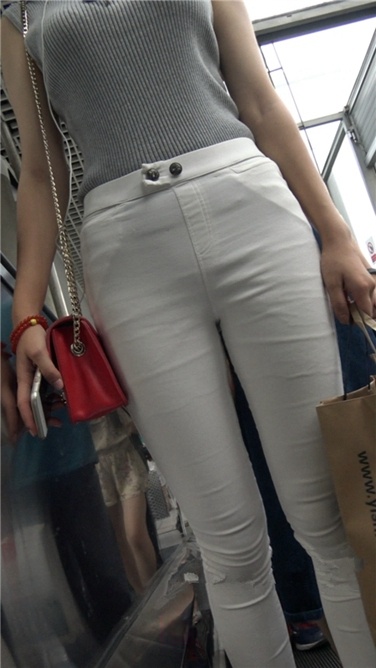 4K超清！地铁超极品白裤美臀美女第二季[MP4/4GB]