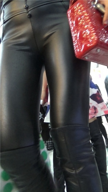 性感紧身皮裤丰臀MM. 第四季[MP4/3GB]