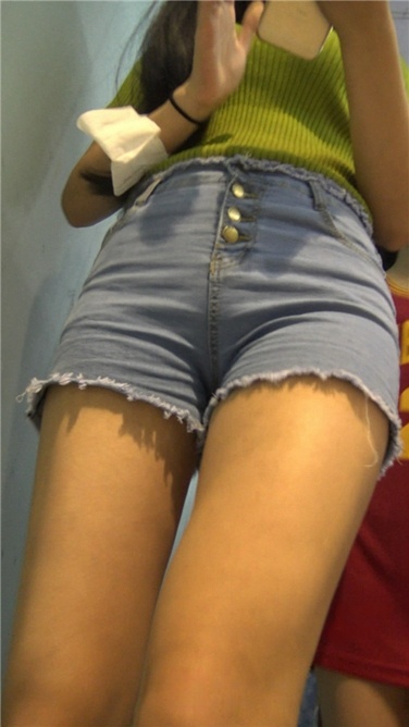 4K超清！超极品大长腿绿衣热裤美shaofu[MP4/1.6GB]