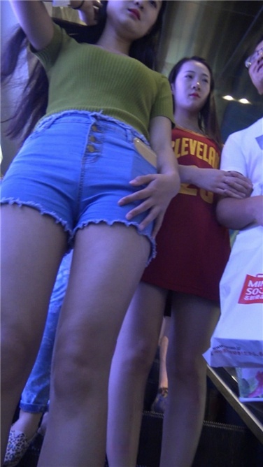 4K超清！超极品大长腿绿衣热裤美shaofu[MP4/1.6GB]