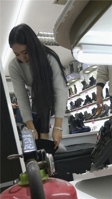 4K超清!极品圆润之臀紧身皮裤美女[MP4/2GB]