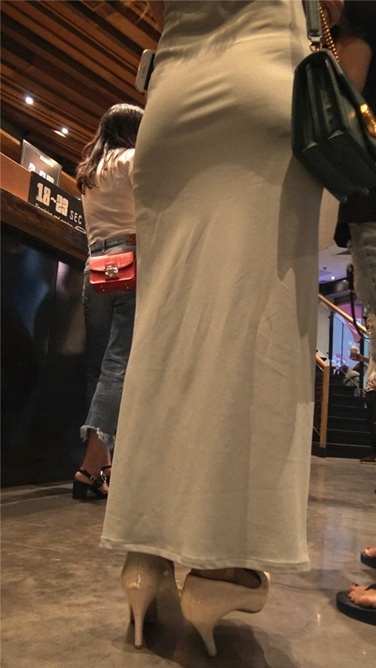 4K超清视频！性感紧身包臀丁内长裙，性感花瓣[MP4/2.3GB]