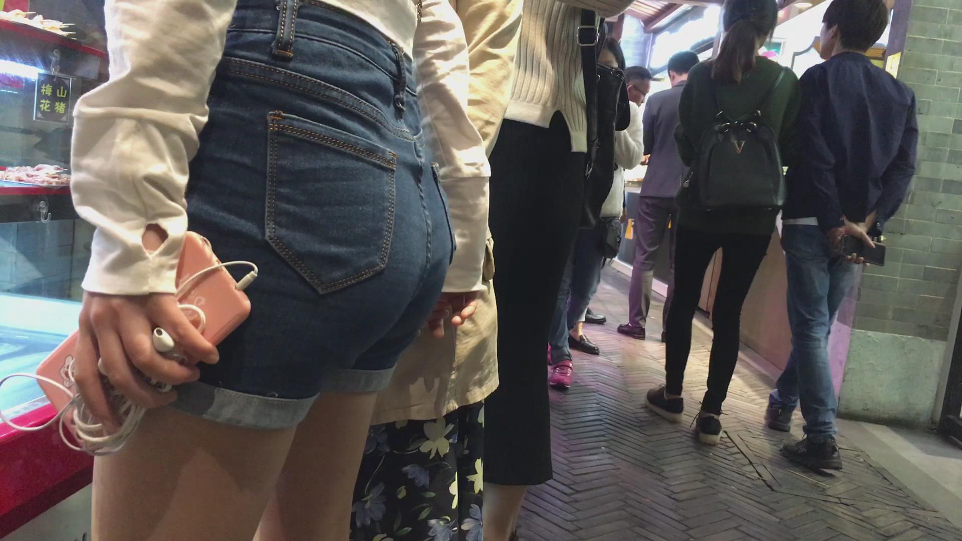 街拍高腰热裤妹纸