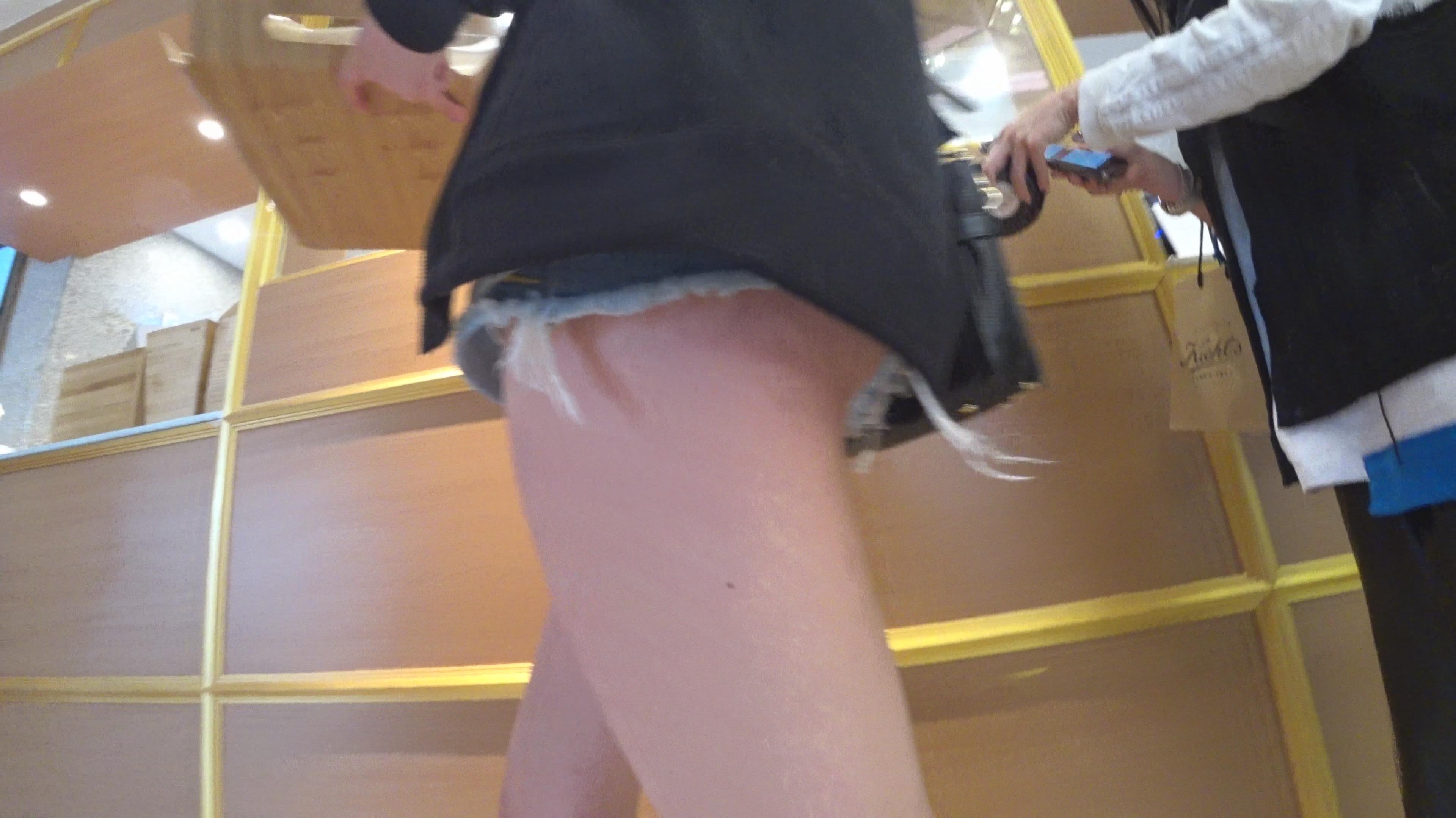 妹子你的牛仔热裤还能再短点吗