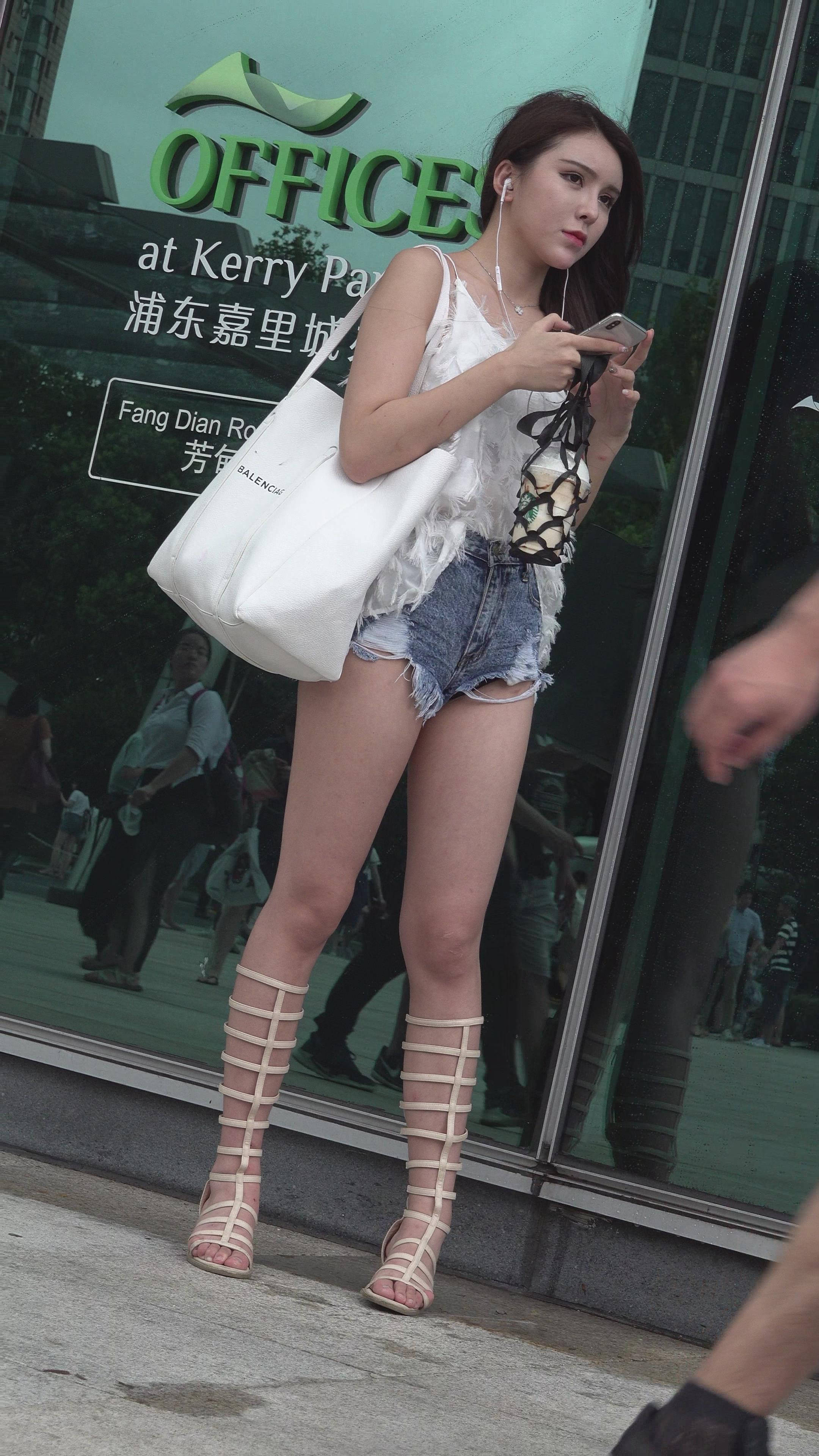 4K 街拍高腰超短热裤美腿气质美女