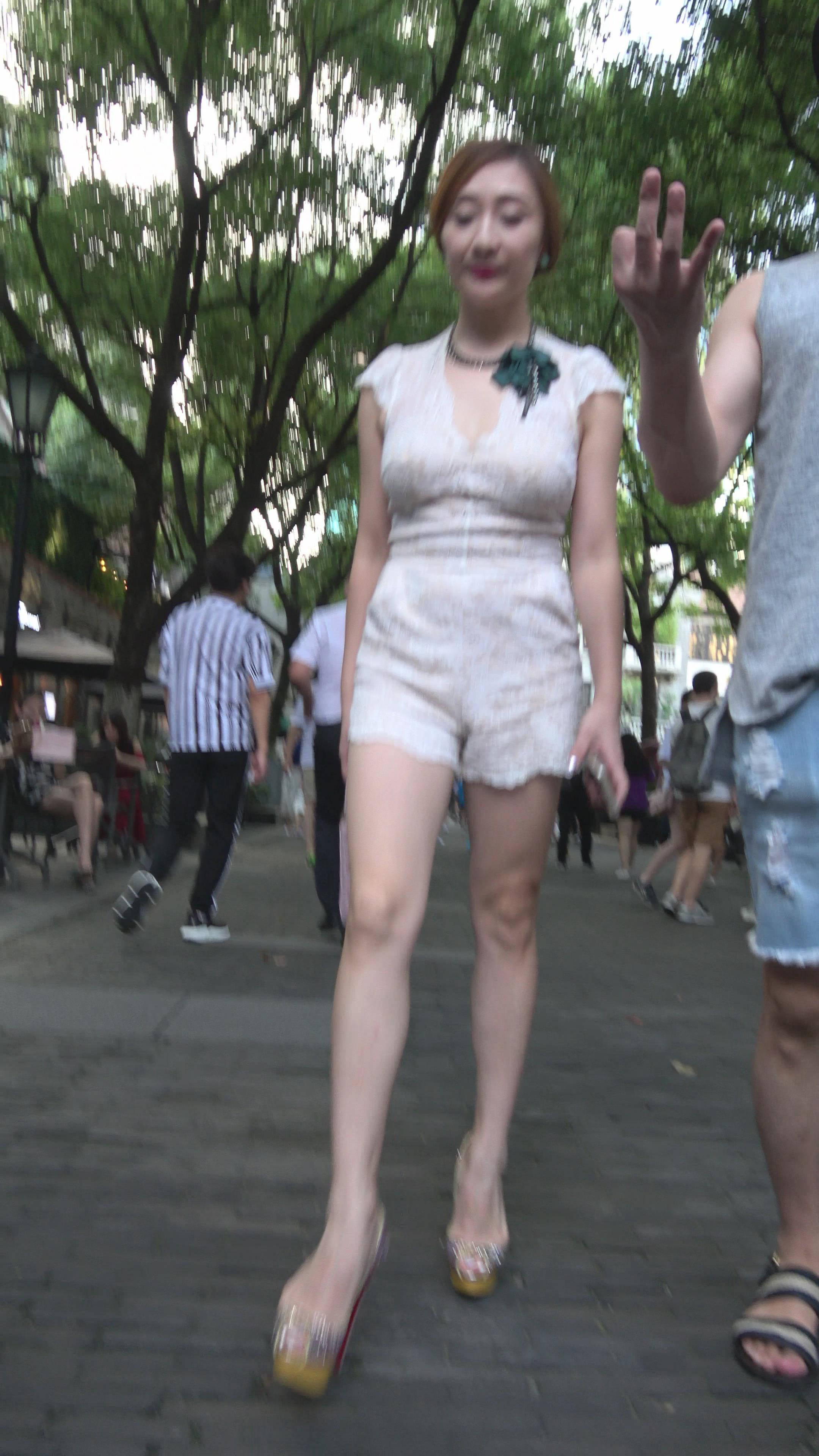 4K 成熟性感鱼嘴高跟美腿街拍美女