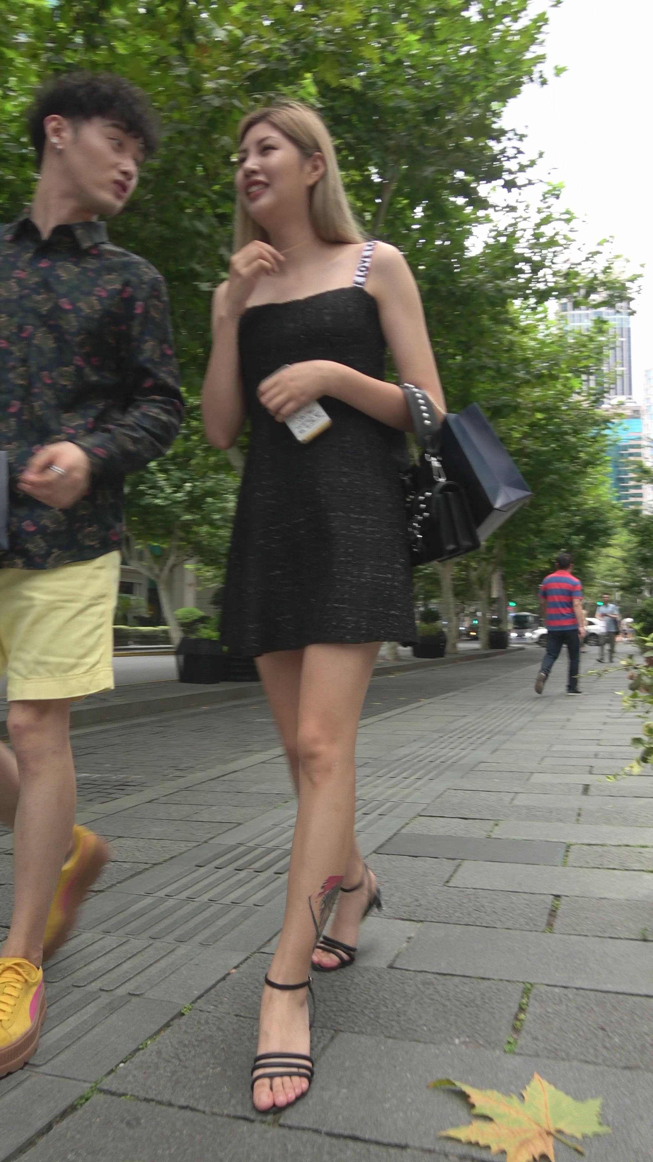 4K 街拍黑色连衣裙美眉
