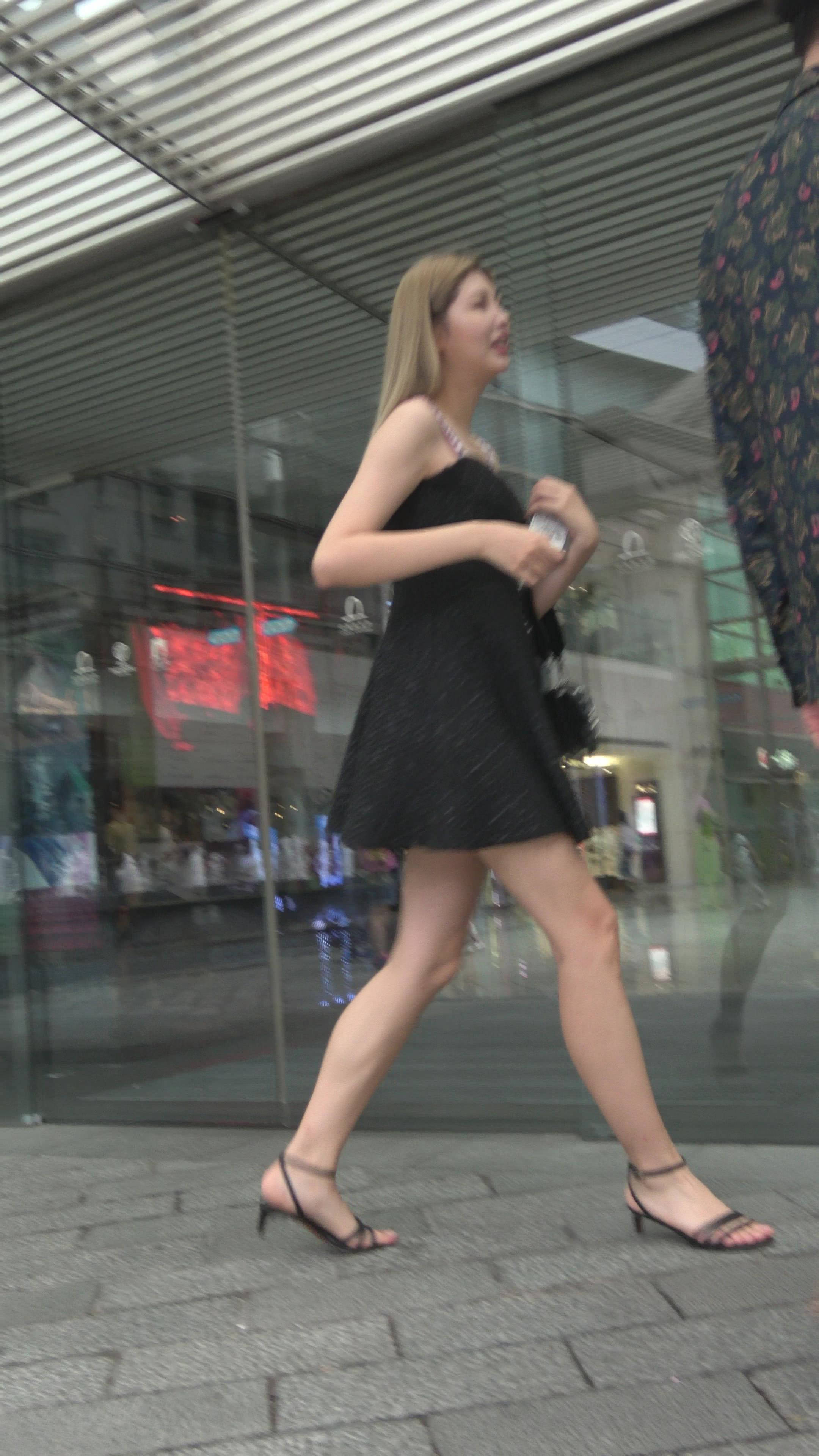 4K 街拍黑色连衣裙美眉